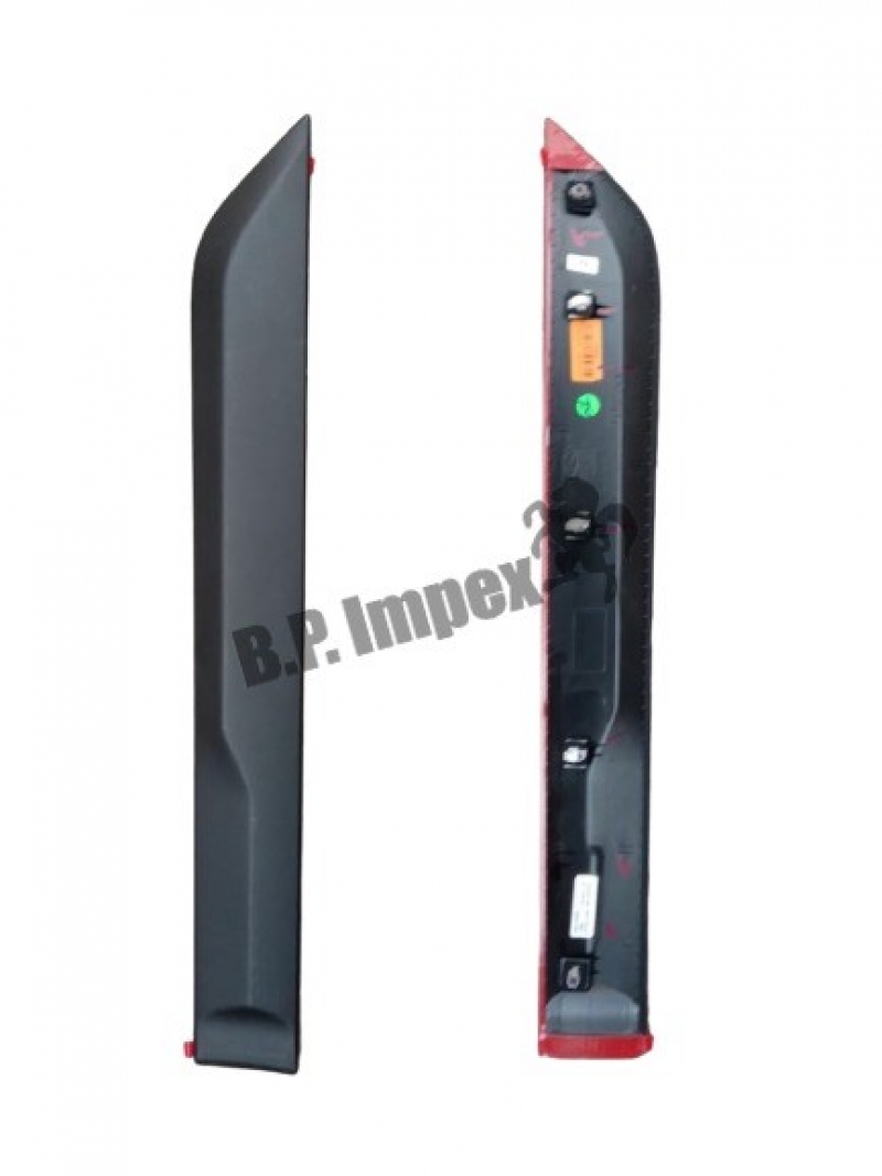 MOULDING ASSEMBLY REAR DRIVE WITH LINE RH